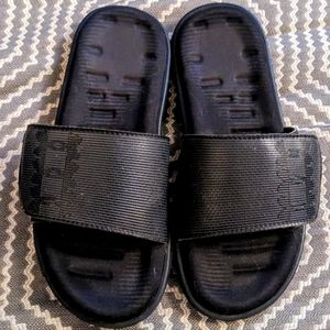 UNDER ARMOUR Boys black logo sport slides soft foam insole size 6Y
